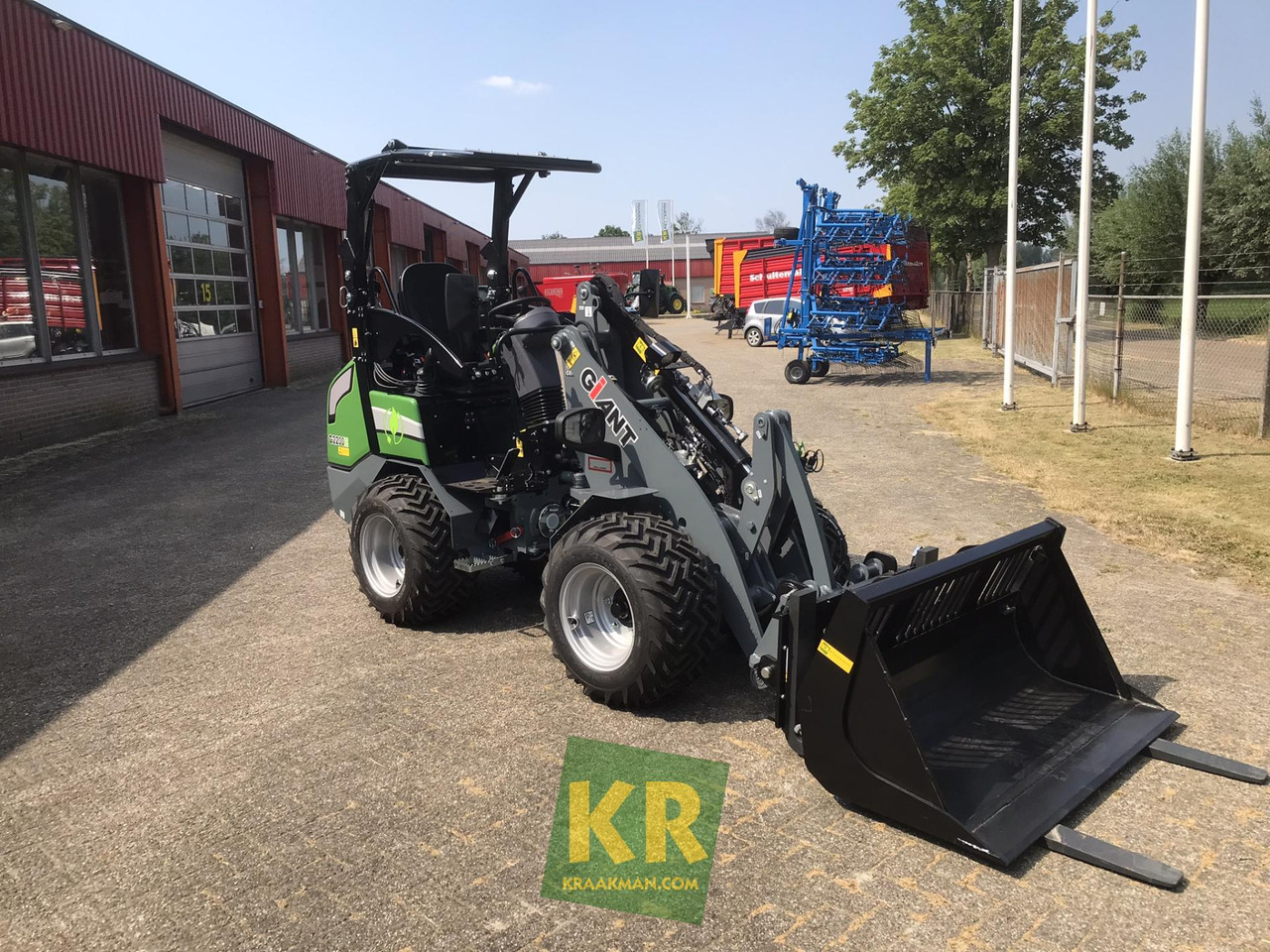 G2200E Giant - Hoflader: das Bild 2 G2200E Giant - Hoflader: das Bild 2