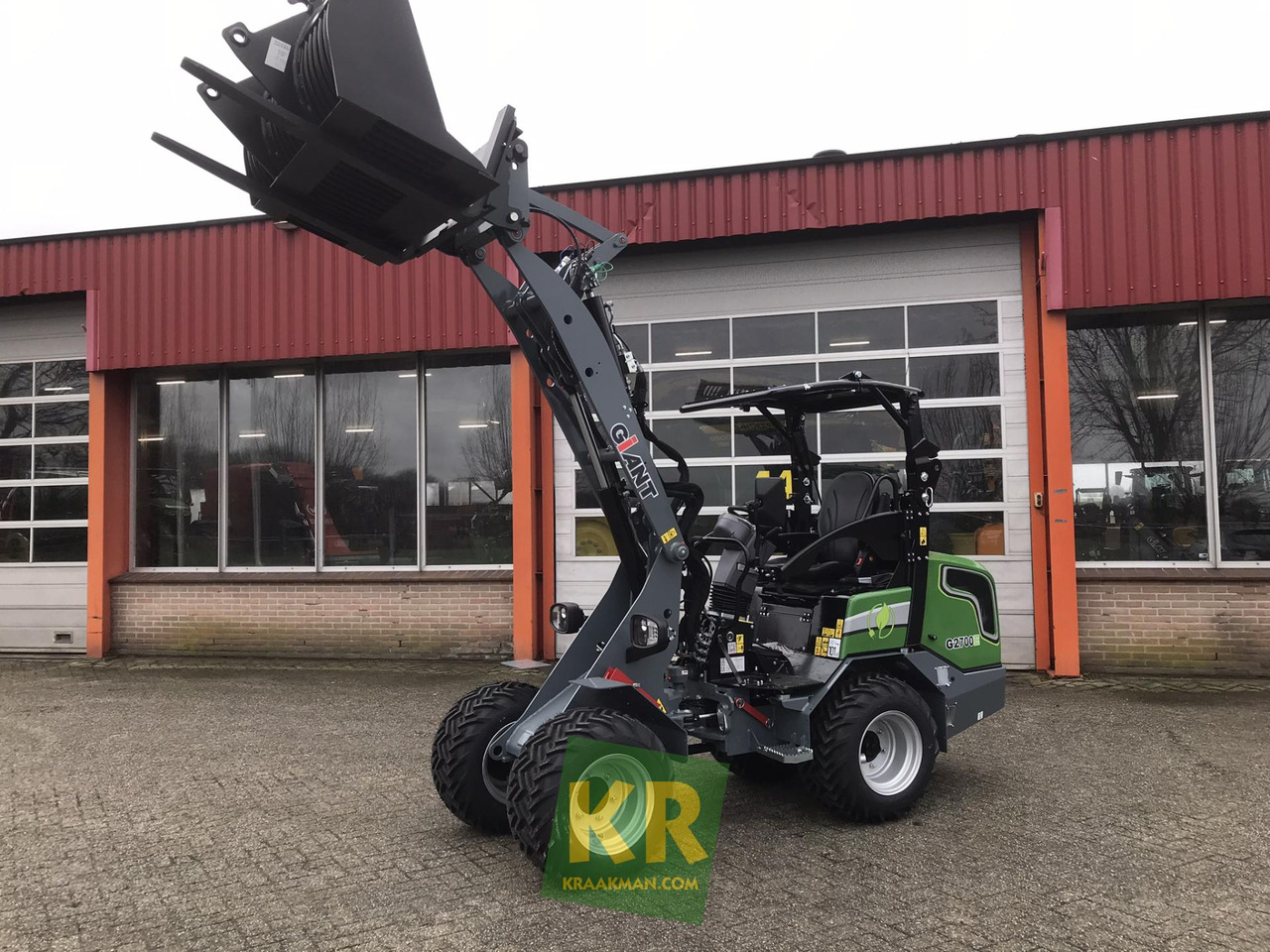 G2700E Giant - Hoflader: das Bild 2 G2700E Giant - Hoflader: das Bild 2