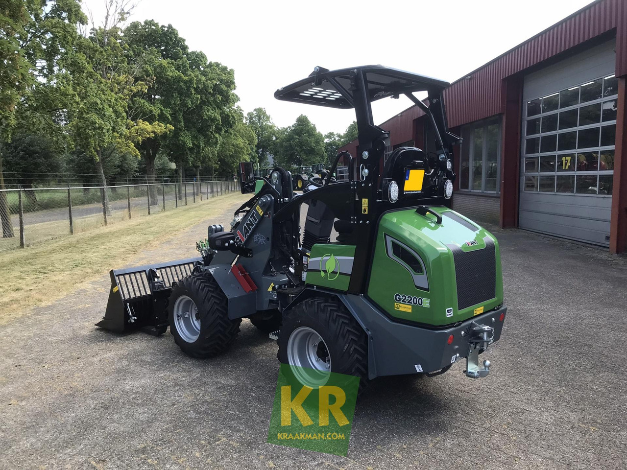 Giant G2200E - Hoflader: das Bild 4 Giant G2200E - Hoflader: das Bild 4