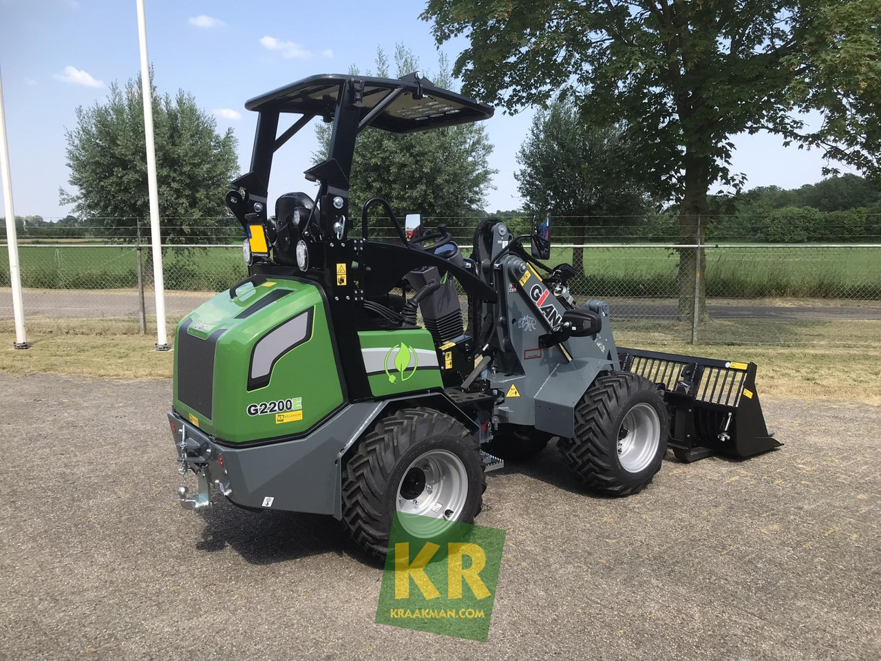 Giant G2200E - Hoflader: das Bild 3 Giant G2200E - Hoflader: das Bild 3