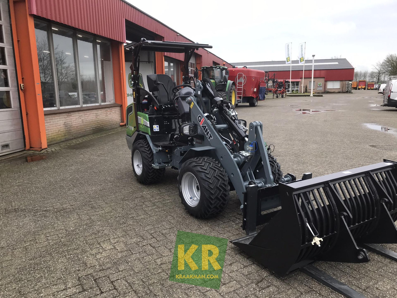 Giant G2700E - Hoflader: das Bild 3 Giant G2700E - Hoflader: das Bild 3
