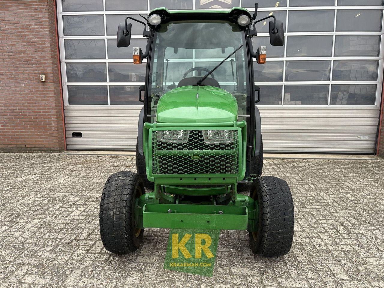John Deere 3038R - Kleintraktor: das Bild 2 John Deere 3038R - Kleintraktor: das Bild 2
