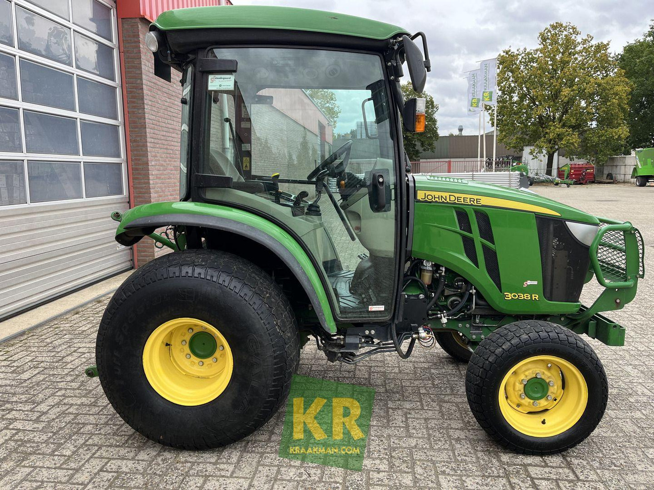 John Deere 3038R - Kleintraktor: das Bild 4 John Deere 3038R - Kleintraktor: das Bild 4