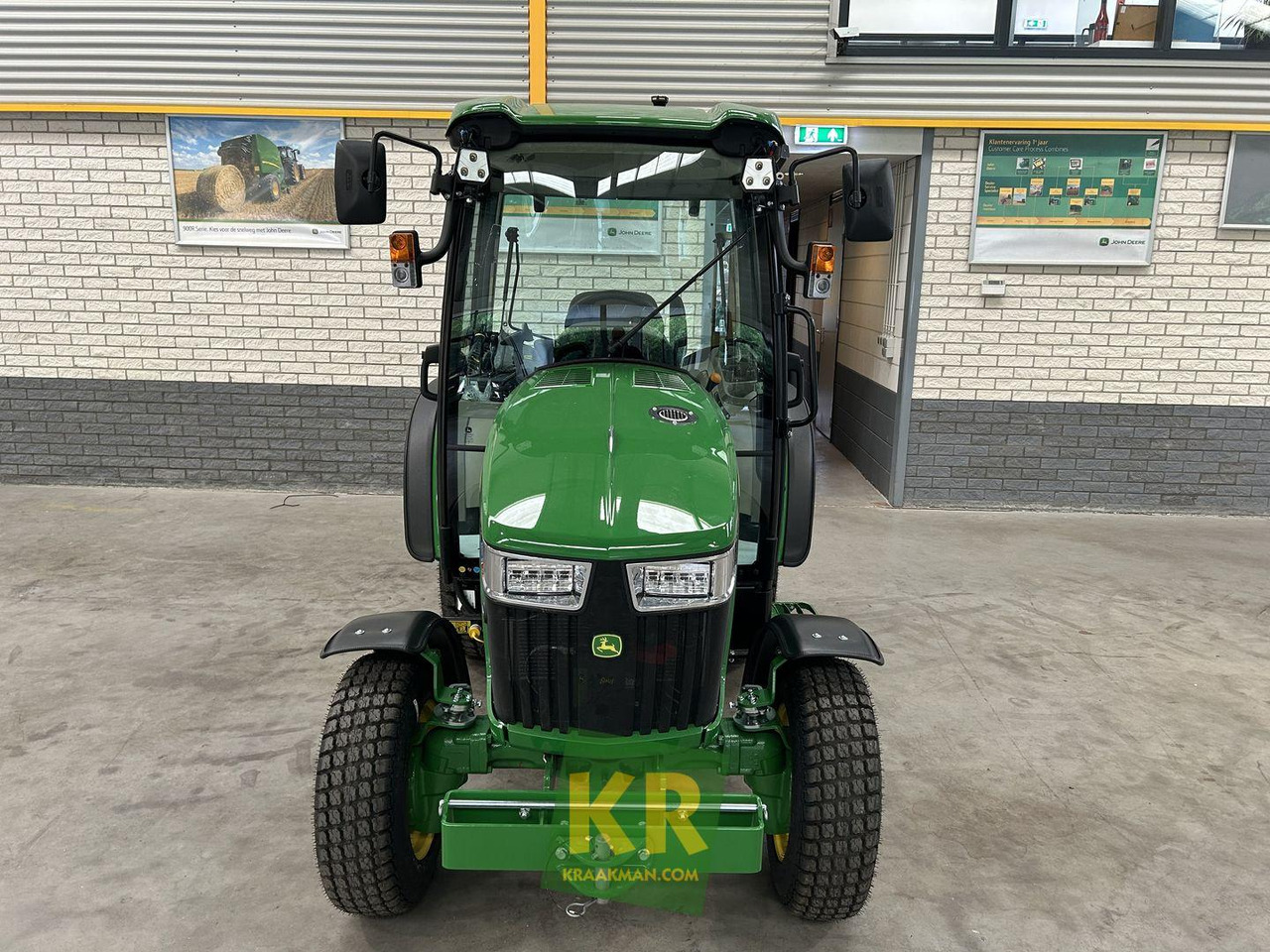 John Deere 3046R - Kleintraktor: das Bild 3 John Deere 3046R - Kleintraktor: das Bild 3