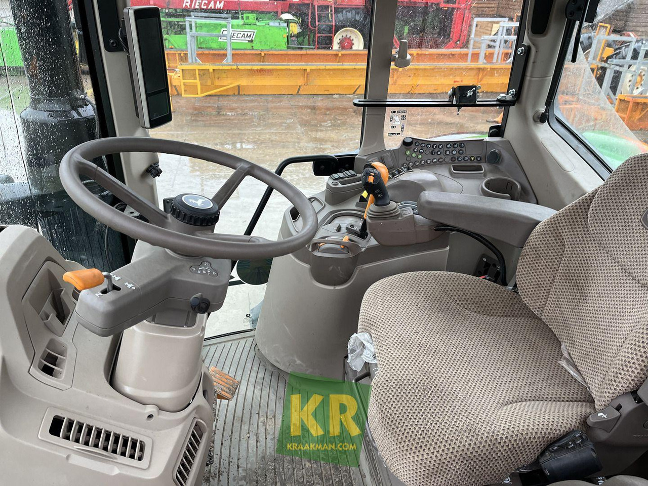John Deere 6120M - Traktor: das Bild 3 John Deere 6120M - Traktor: das Bild 3