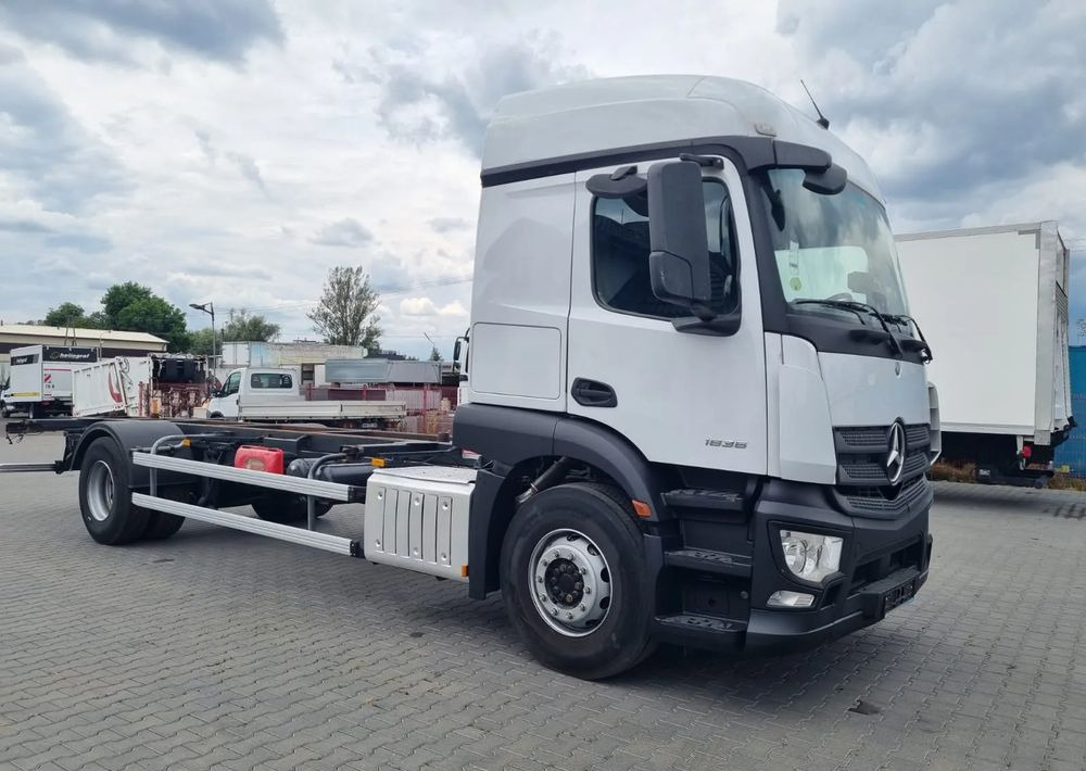 Mercedes-Benz Actros 1836 - Plane LKW: das Bild 2 Mercedes-Benz Actros 1836 - Plane LKW: das Bild 2