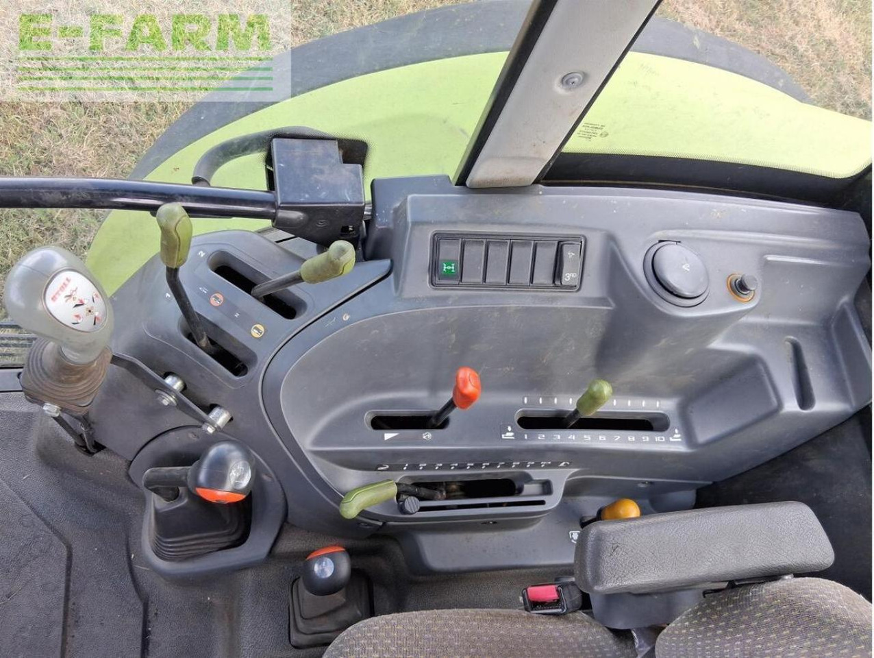 Traktor CLAAS axos 320: das Bild 15