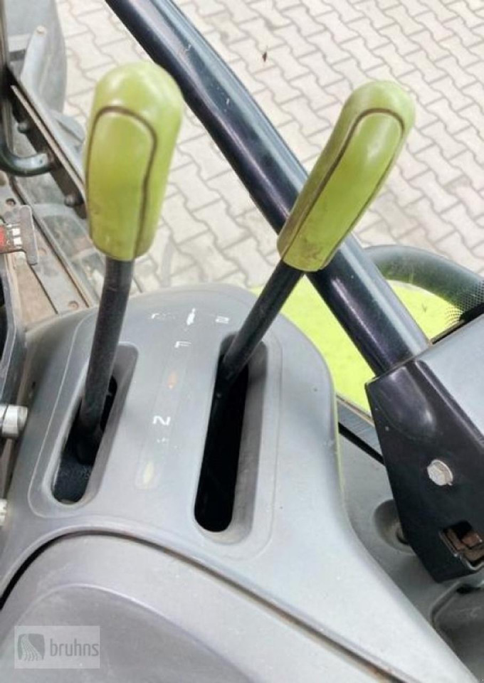 Traktor CLAAS axos 320 mit stoll frontlader: das Bild 16