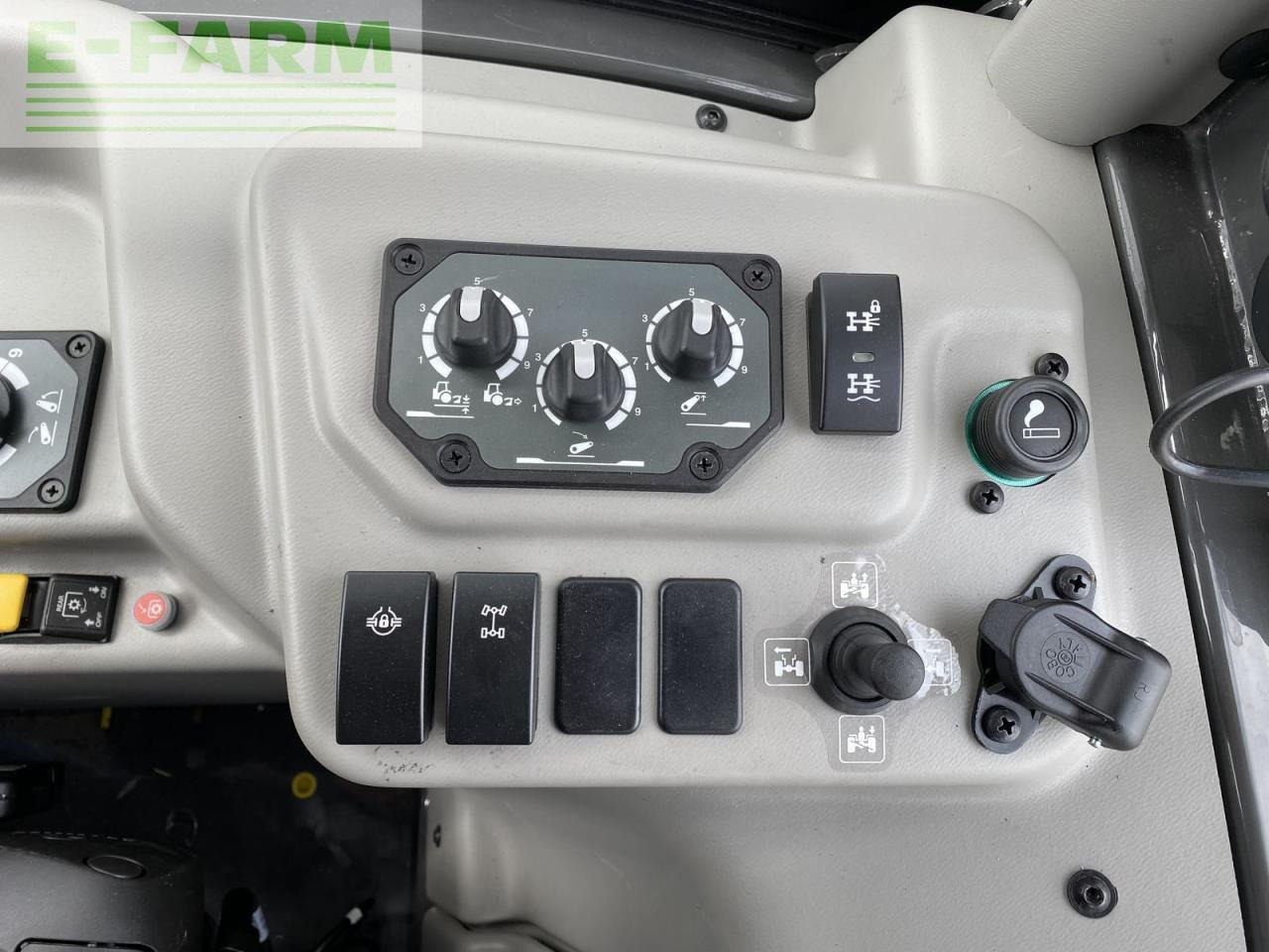 Traktor CLAAS nexos 240 l trend: das Bild 12