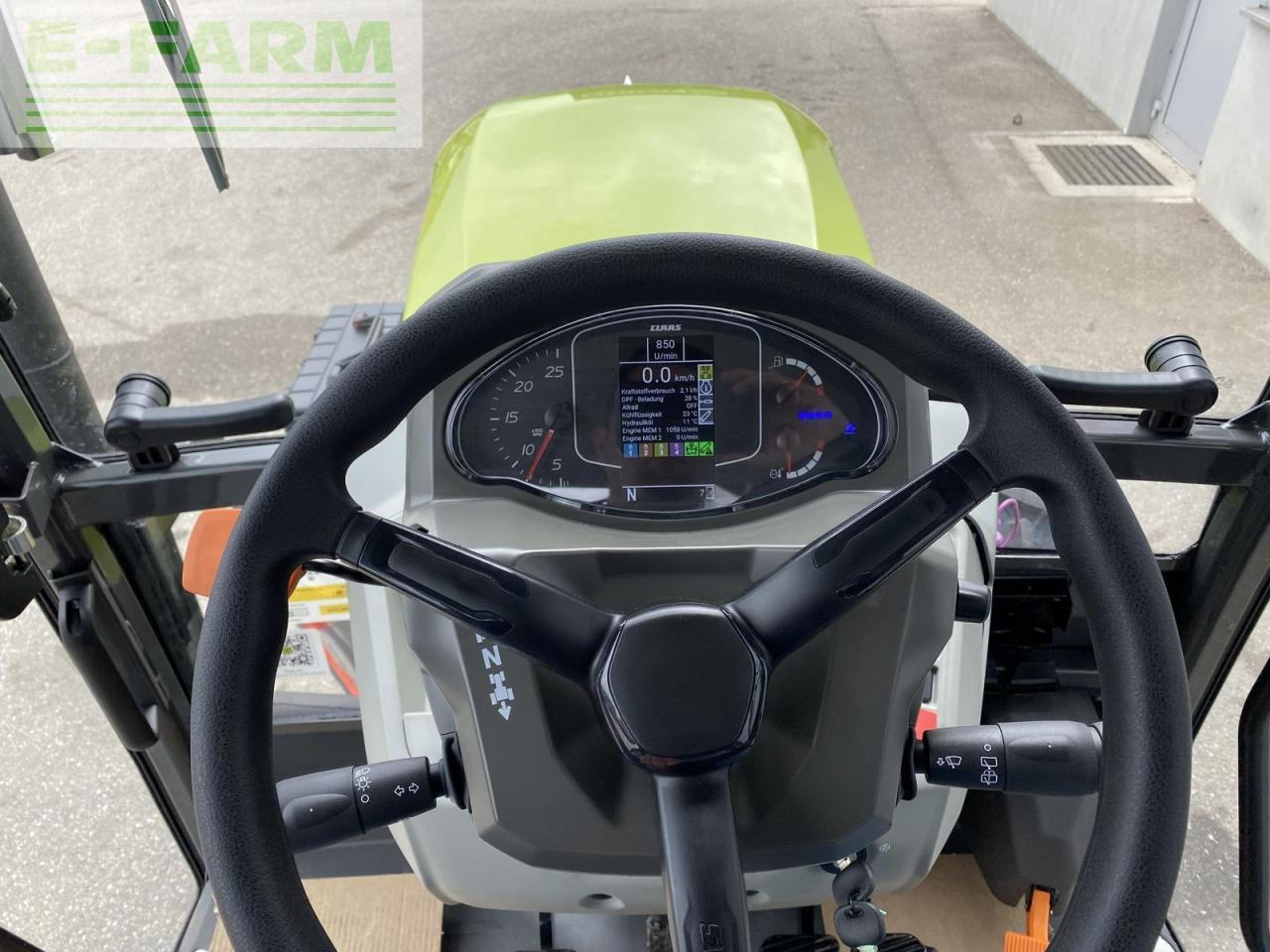 Traktor CLAAS nexos 240 l trend: das Bild 14