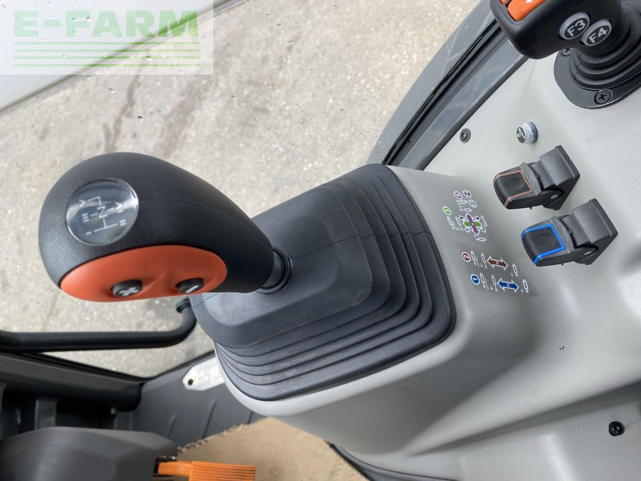 Traktor CLAAS nexos 240 l trend: das Bild 11
