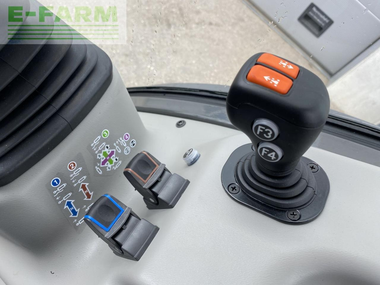 Traktor CLAAS nexos 240 l trend: das Bild 10