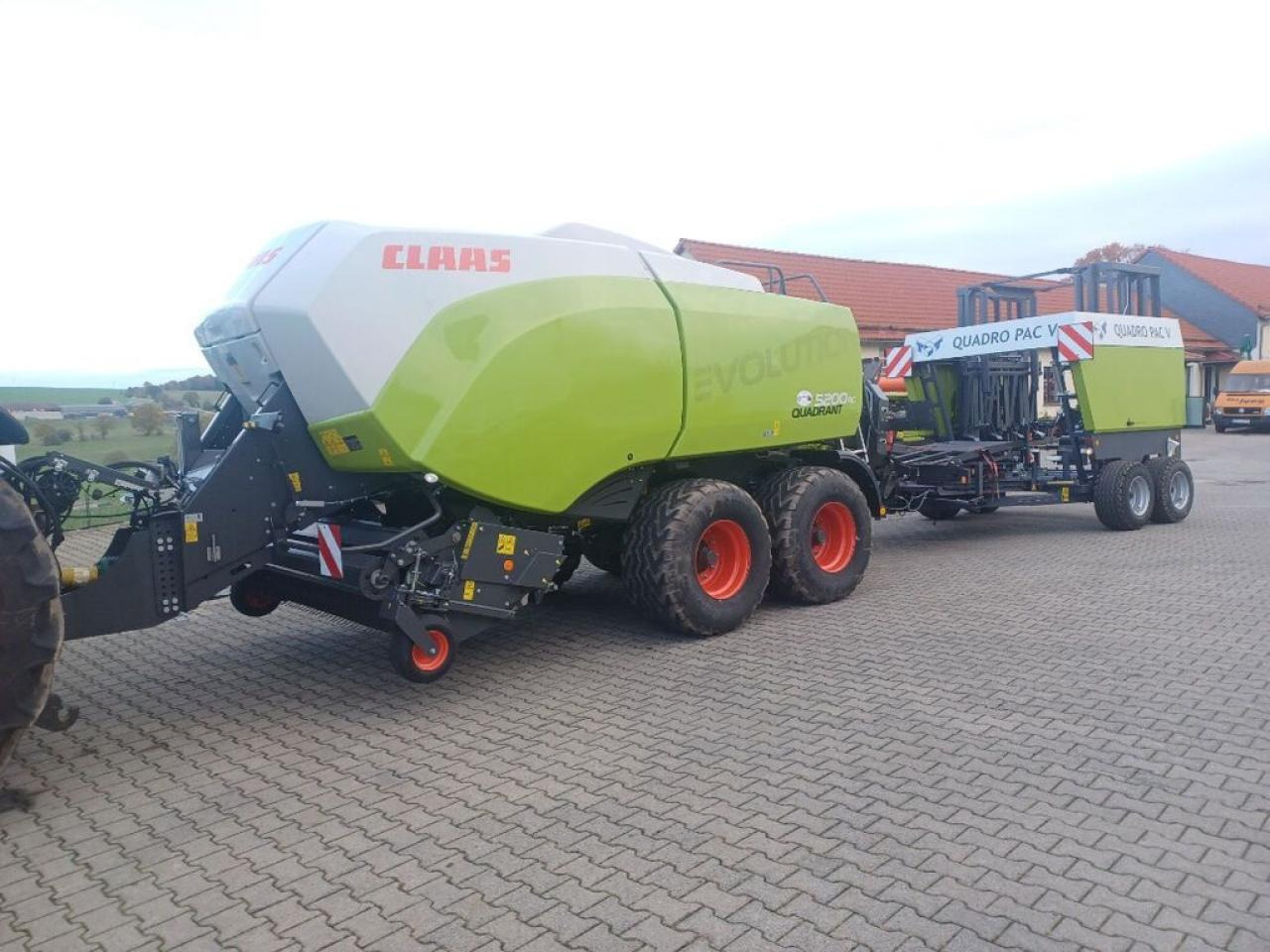 CLAAS quadrant 5200 rc evolution mit tst quadro pac v - Packenpresse: das Bild 1 CLAAS quadrant 5200 rc evolution mit tst quadro pac v - Packenpresse: das Bild 1