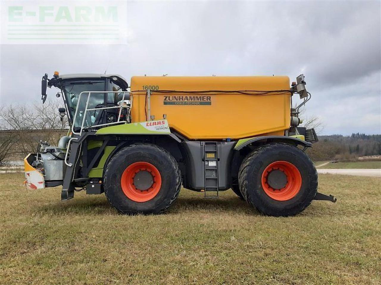 CLAAS xerion 4000 saddle trac SADDLE TRAC - Selbstfahrspritze: das Bild 4 CLAAS xerion 4000 saddle trac SADDLE TRAC - Selbstfahrspritze: das Bild 4