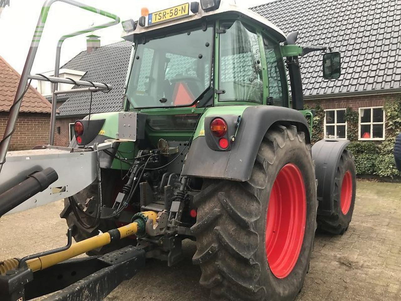 Fendt 411 com2 - Traktor: das Bild 4 Fendt 411 com2 - Traktor: das Bild 4
