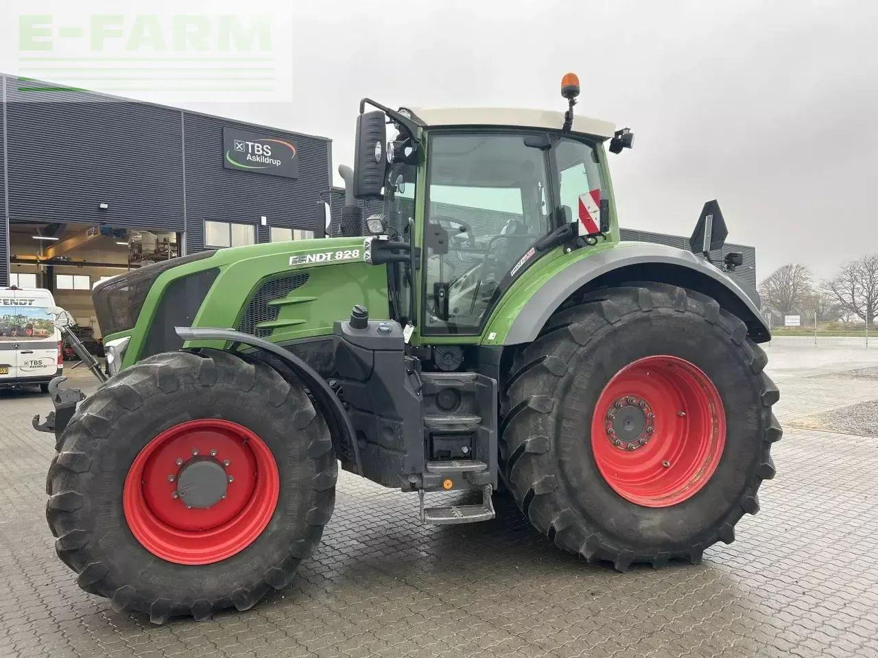 Fendt 828 vario s4 - Traktor: das Bild 1 Fendt 828 vario s4 - Traktor: das Bild 1