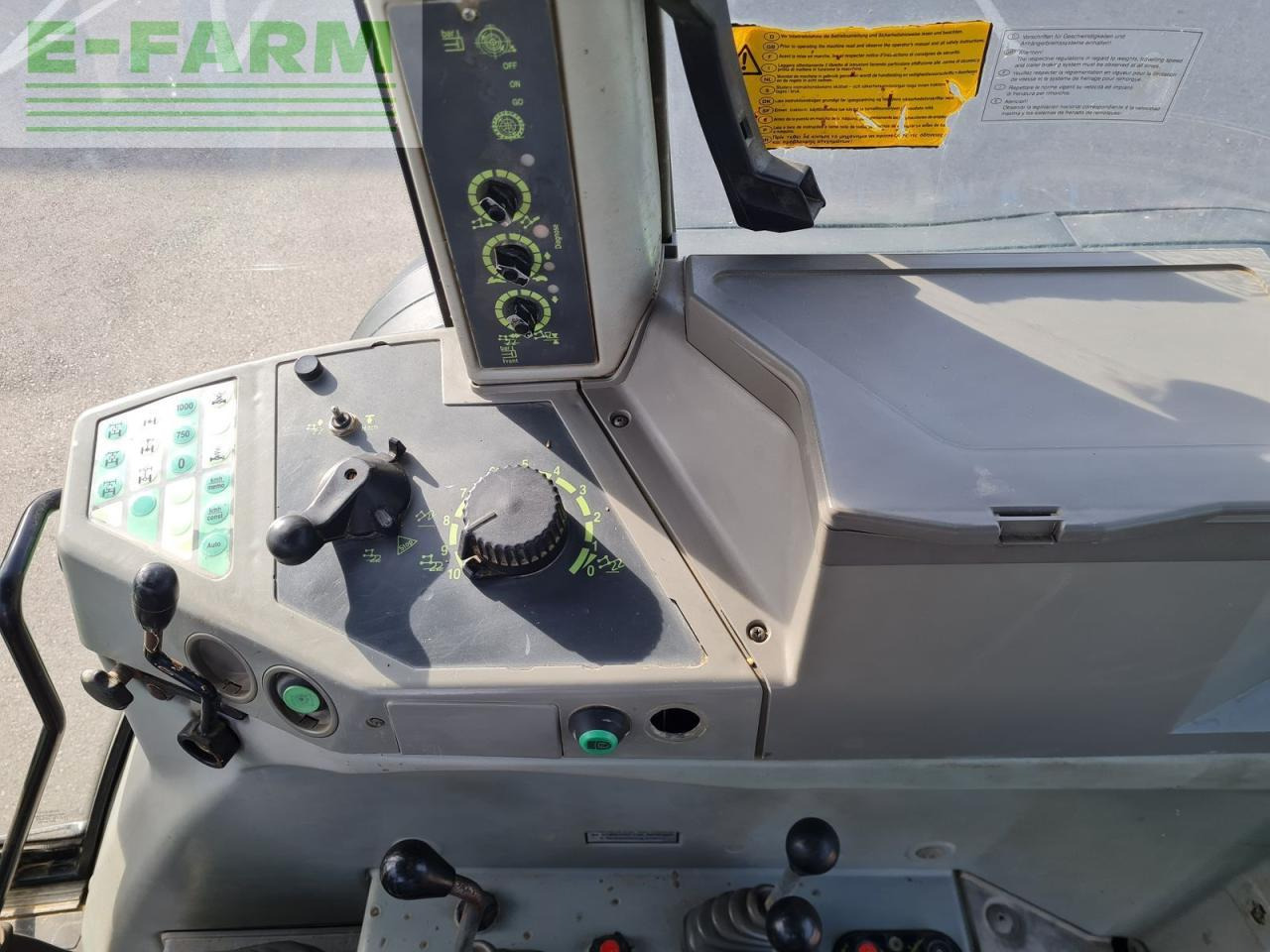 Fendt favorit 818 - Traktor: das Bild 2 Fendt favorit 818 - Traktor: das Bild 2