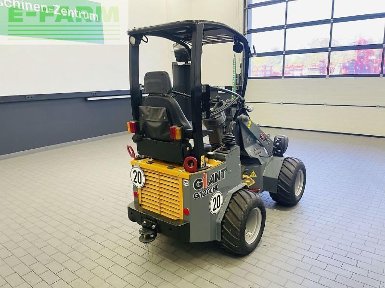 Giant g1200 hd - Minibagger: das Bild 5 Giant g1200 hd - Minibagger: das Bild 5