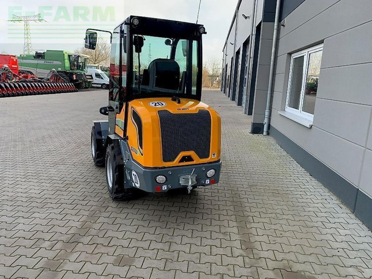 Giant g2700 elektro - Minibagger: das Bild 4 Giant g2700 elektro - Minibagger: das Bild 4