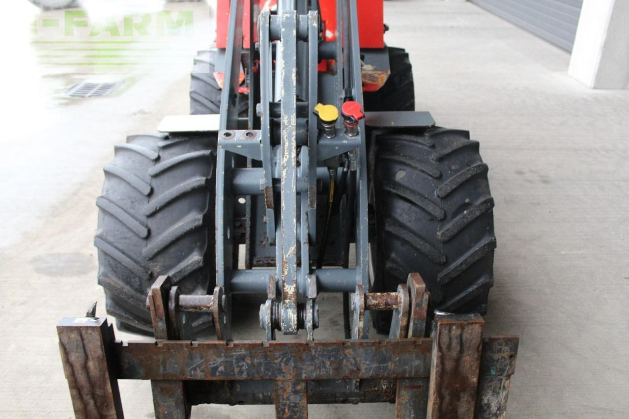 Giant hoflader d 335 t - Minibagger: das Bild 3 Giant hoflader d 335 t - Minibagger: das Bild 3