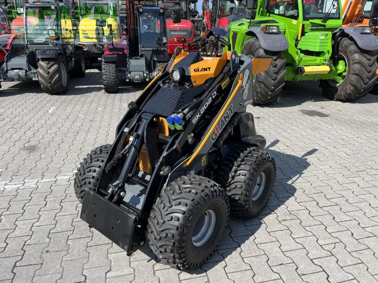 Giant sk 202d neuwertig inkl. schaufel & pg - Minibagger: das Bild 1 Giant sk 202d neuwertig inkl. schaufel & pg - Minibagger: das Bild 1