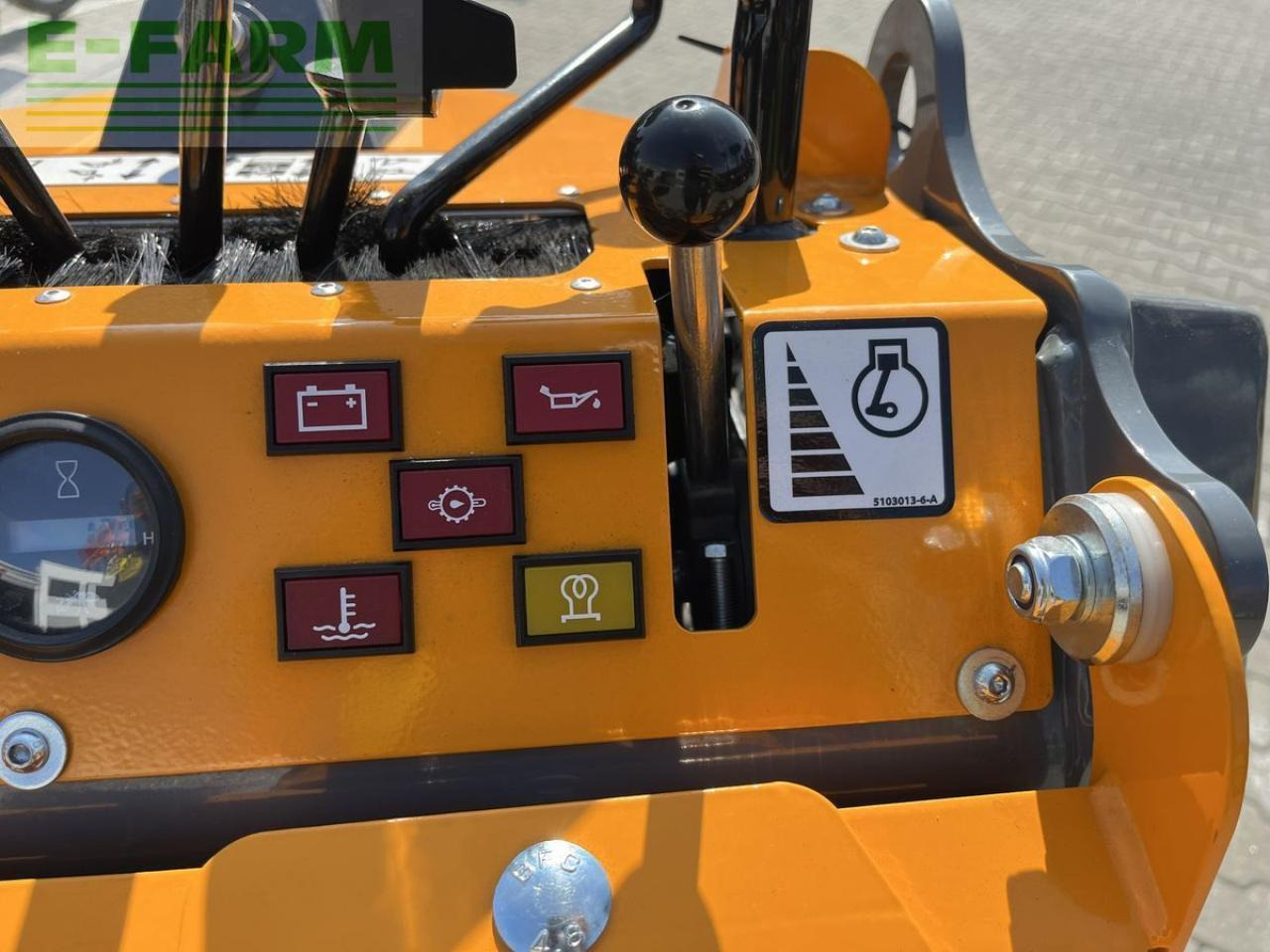 Giant sk 202d neuwertig inkl. schaufel & pg - Minibagger: das Bild 5 Giant sk 202d neuwertig inkl. schaufel & pg - Minibagger: das Bild 5