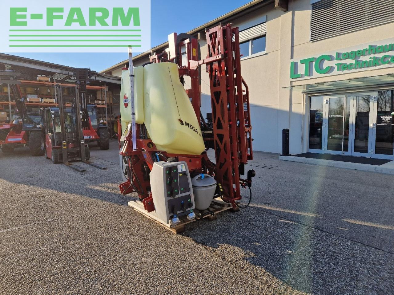 Hardi Mega 12 - Anbauspritze: das Bild 1 Hardi Mega 12 - Anbauspritze: das Bild 1