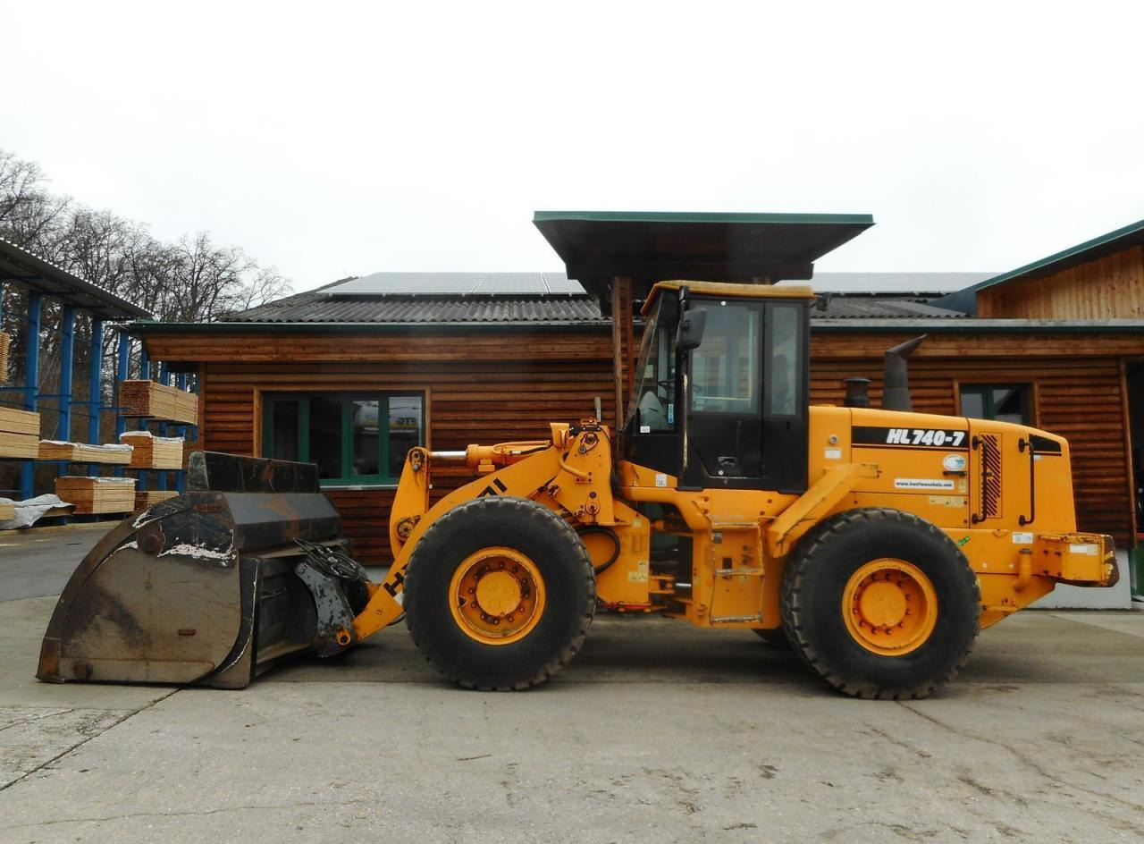 Hyundai hl740-7 mit hochkippschaufel u. volvo sw - Minibagger: das Bild 1 Hyundai hl740-7 mit hochkippschaufel u. volvo sw - Minibagger: das Bild 1