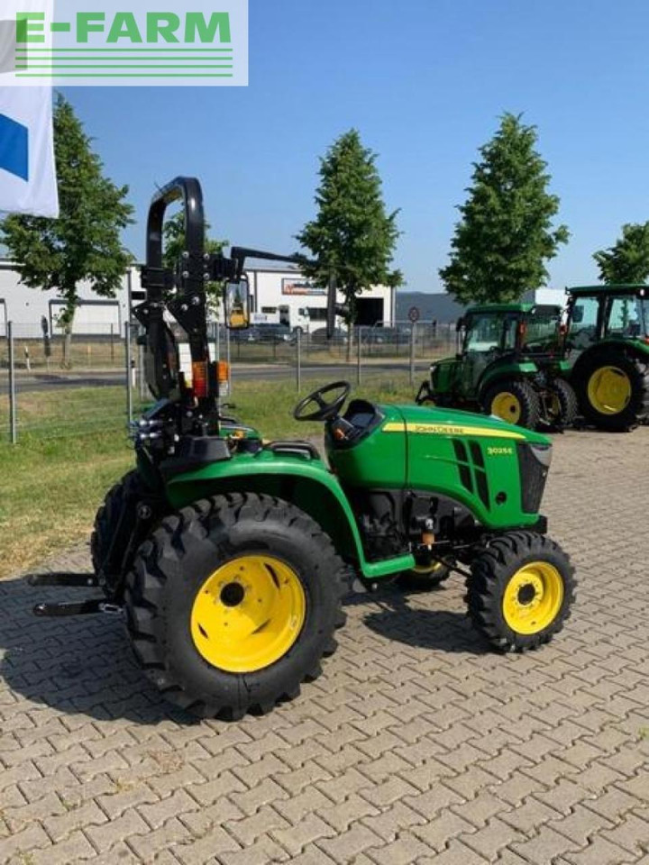 John Deere 3025e - Traktor: das Bild 3 John Deere 3025e - Traktor: das Bild 3