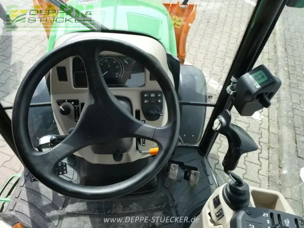 Traktor John Deere 3046r: das Bild 14 Traktor John Deere 3046r: das Bild 14