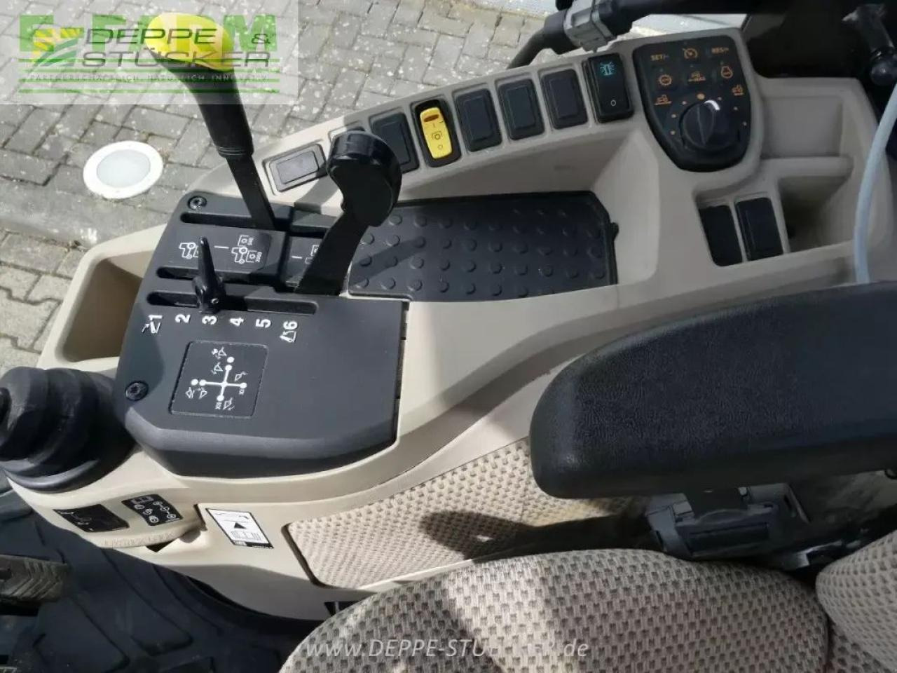 Traktor John Deere 3046r: das Bild 13 Traktor John Deere 3046r: das Bild 13