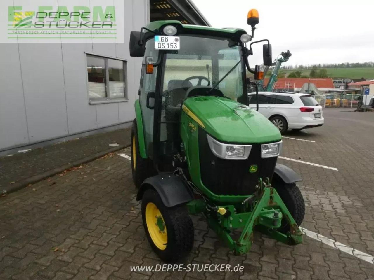 Traktor John Deere 3046r: das Bild 6 Traktor John Deere 3046r: das Bild 6