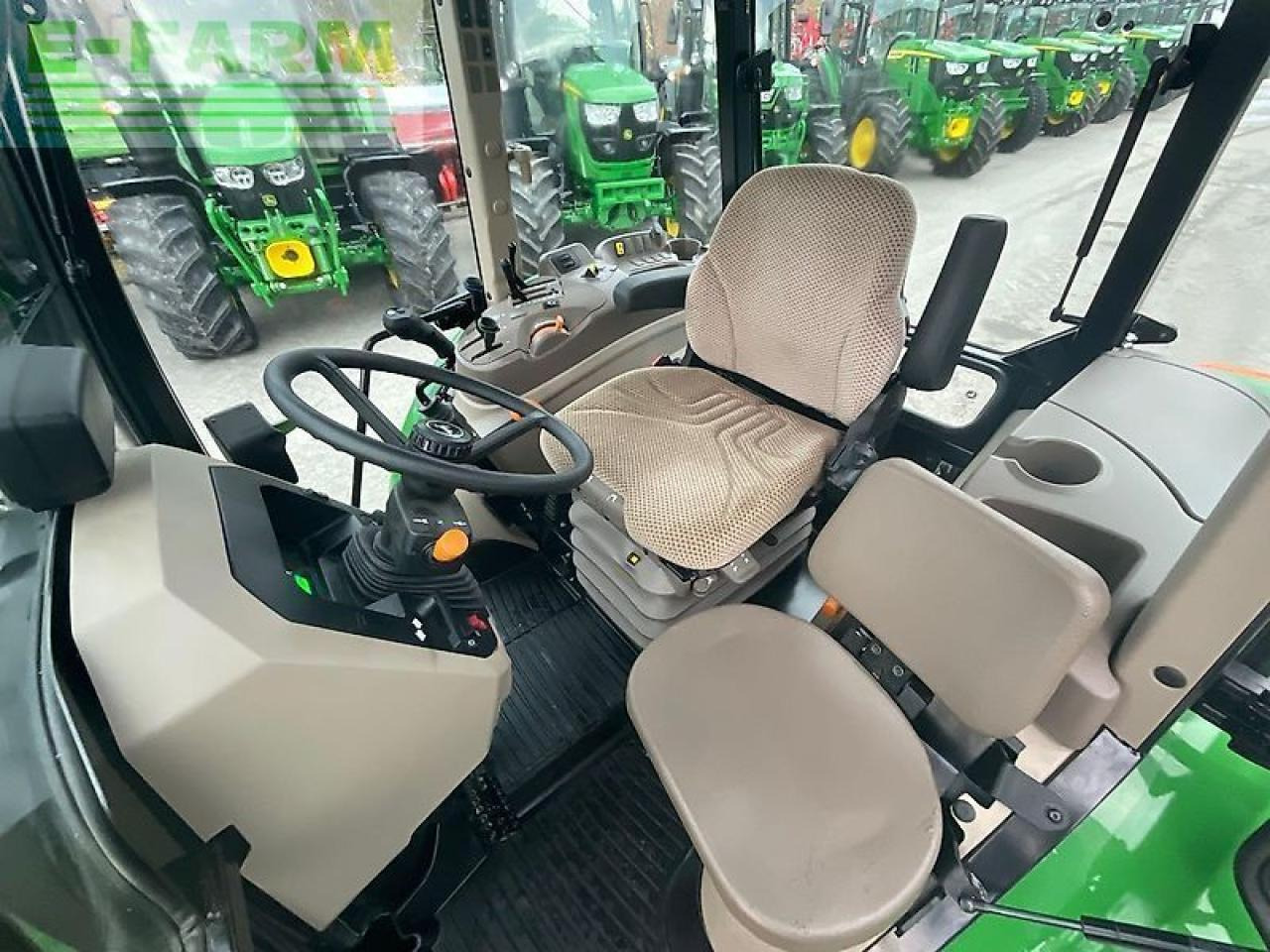 John Deere 5075 e - Traktor: das Bild 4 John Deere 5075 e - Traktor: das Bild 4