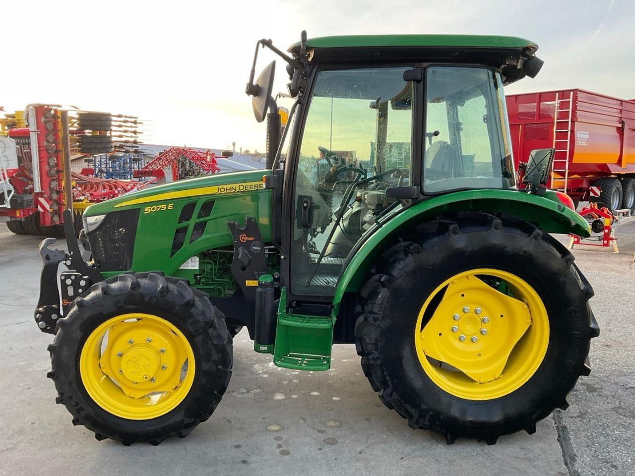 John Deere 5075E - Traktor: das Bild 2 John Deere 5075E - Traktor: das Bild 2
