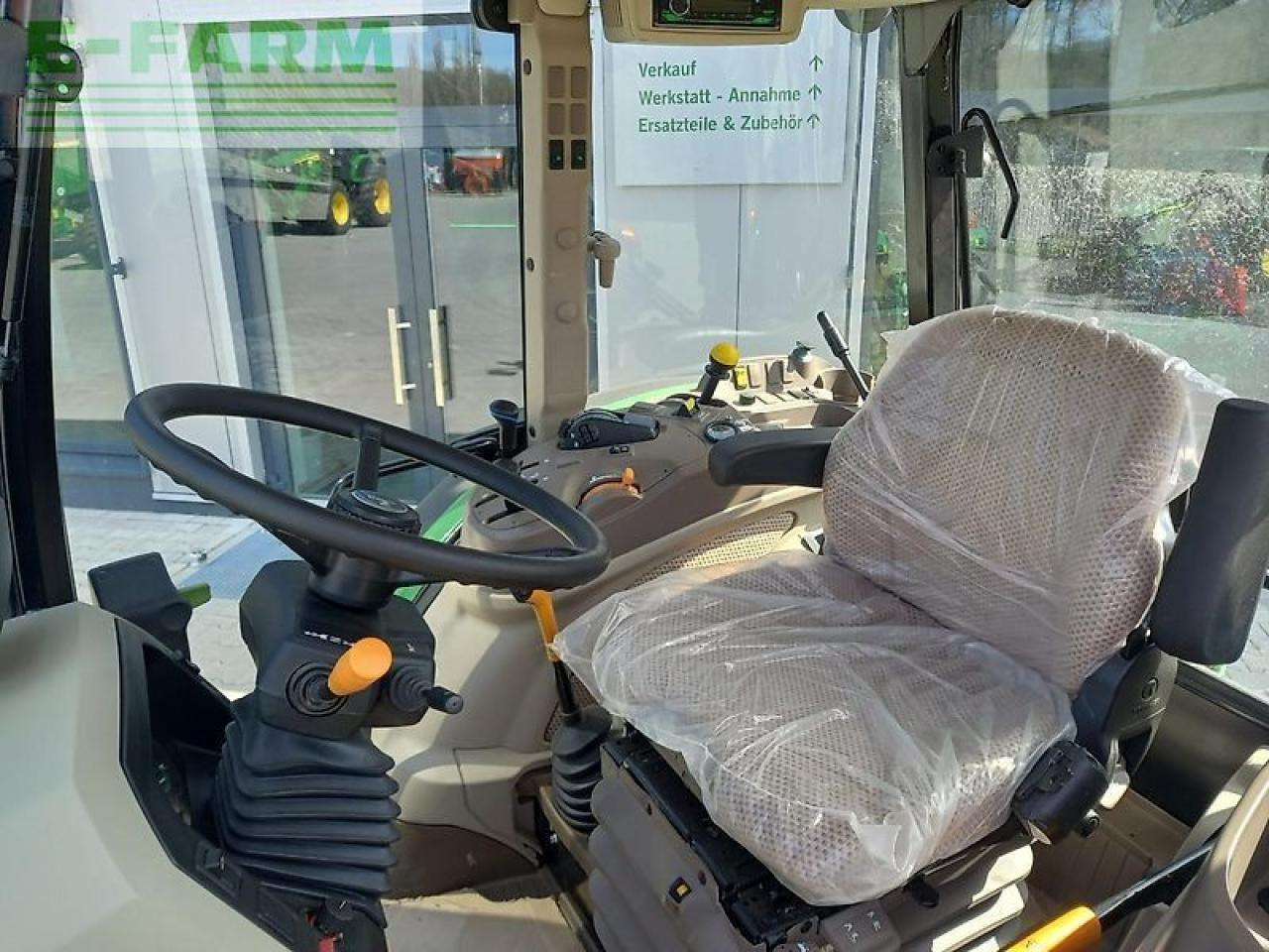 John Deere 5100m - Traktor: das Bild 4 John Deere 5100m - Traktor: das Bild 4