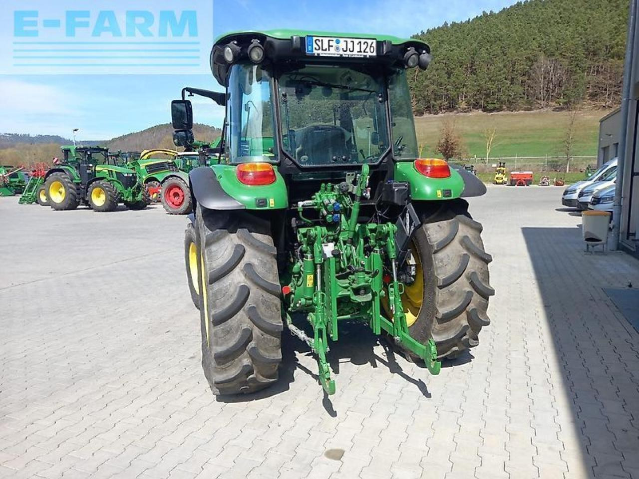 John Deere 5100m - Traktor: das Bild 3 John Deere 5100m - Traktor: das Bild 3