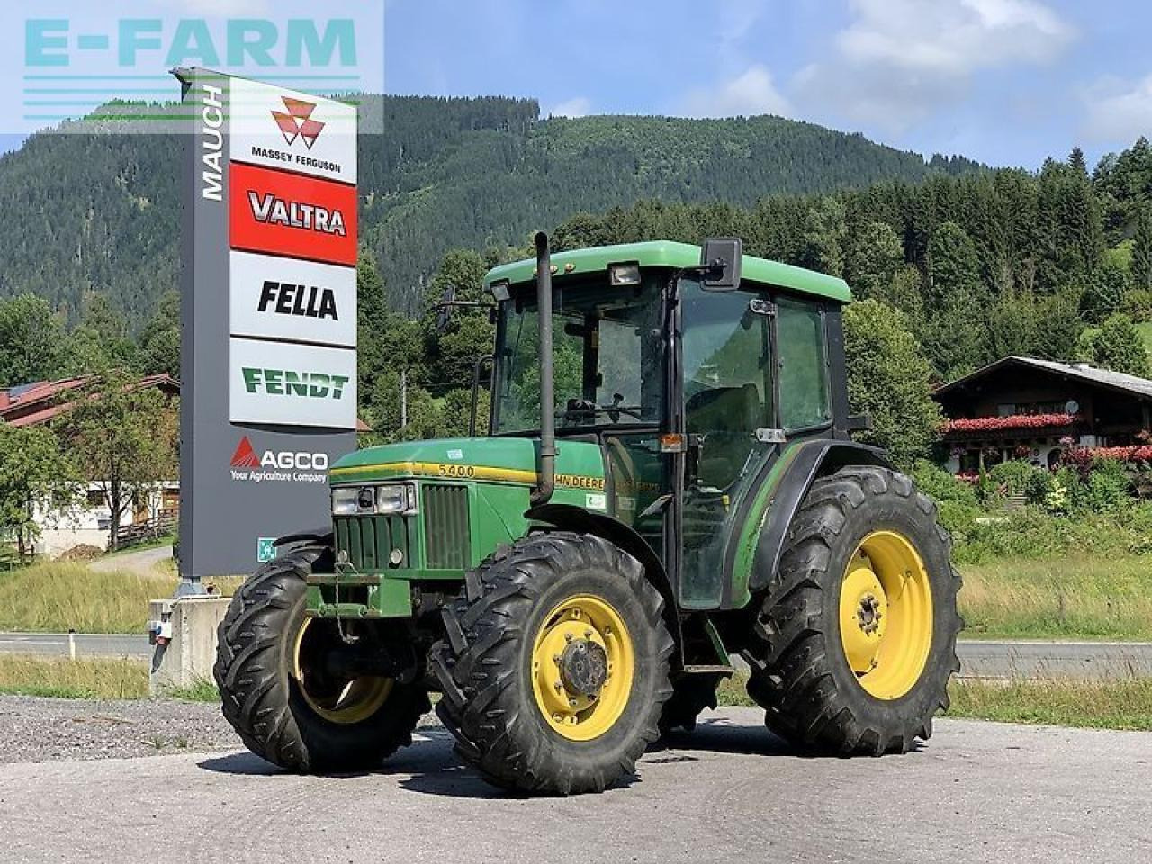 John Deere 5400 a - Traktor: das Bild 1 John Deere 5400 a - Traktor: das Bild 1