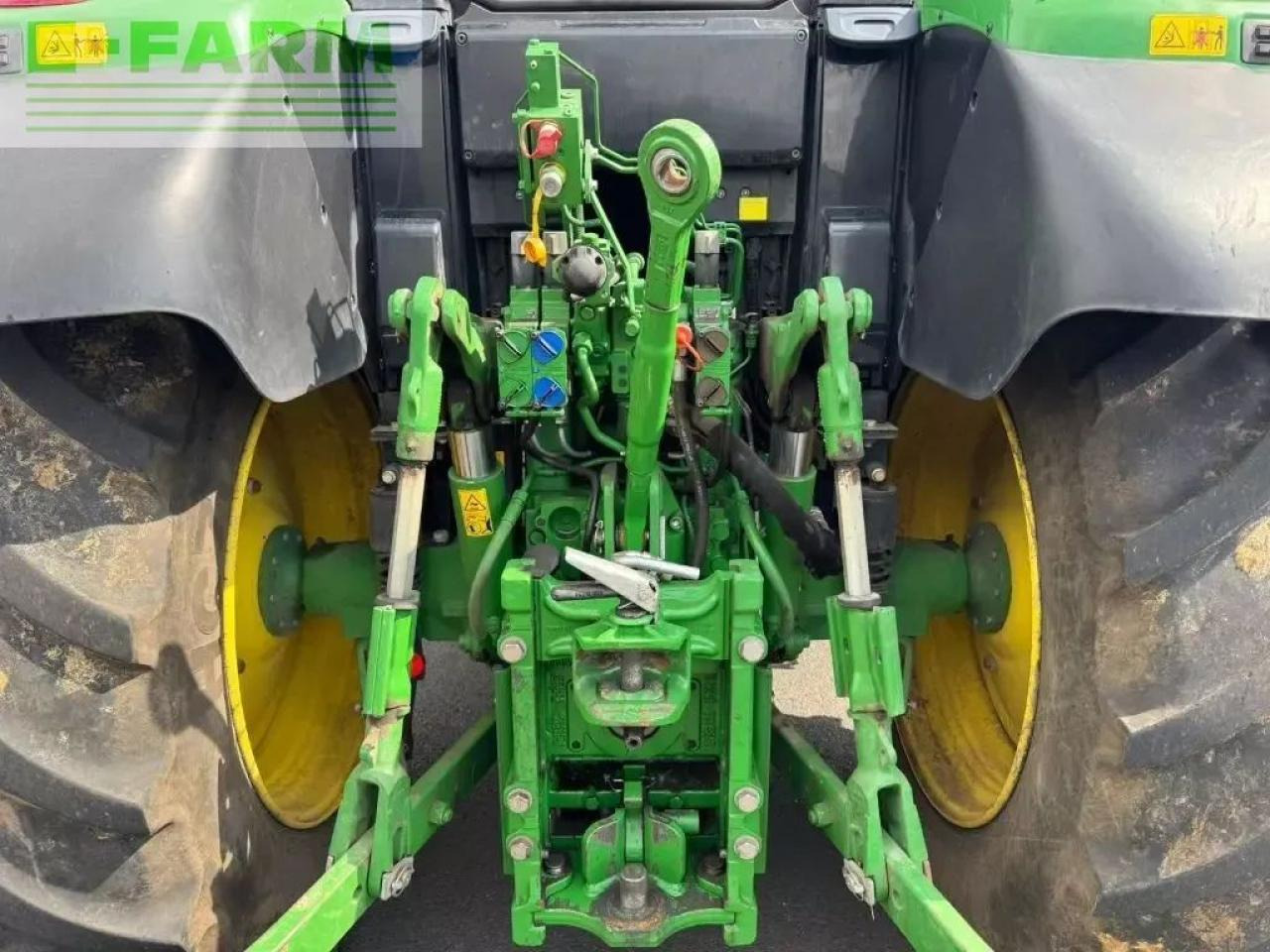 Traktor John Deere 6110 m command quad: das Bild 6