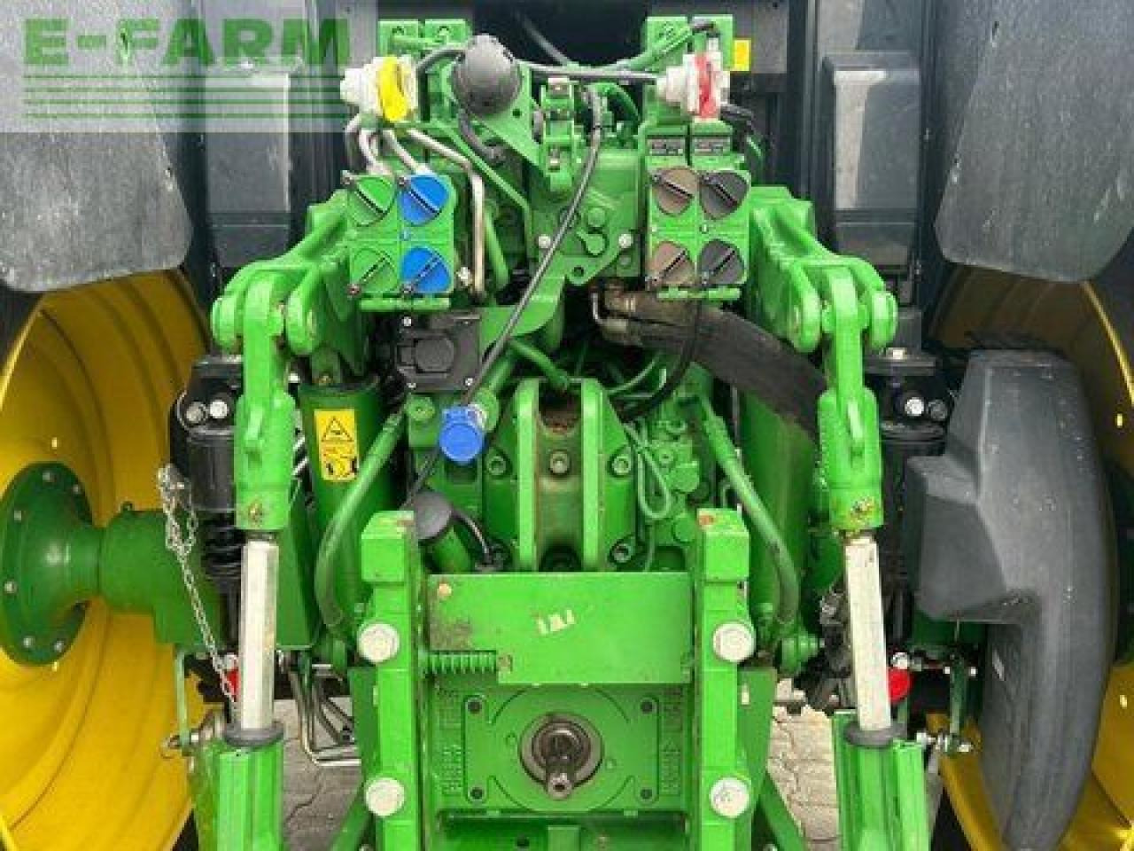 Traktor John Deere 6120m: das Bild 9 Traktor John Deere 6120m: das Bild 9