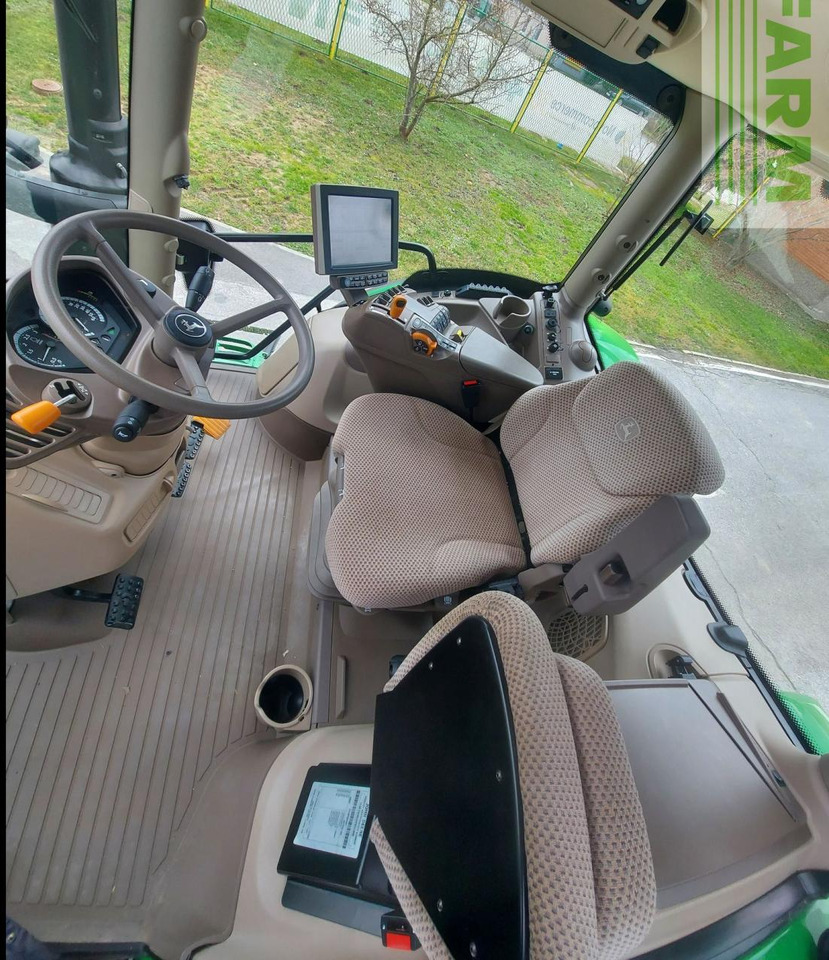 Traktor John Deere 6130R: das Bild 12