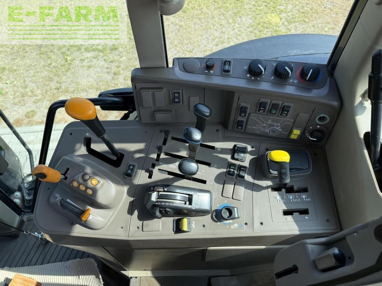 Traktor John Deere 6195m black: das Bild 16