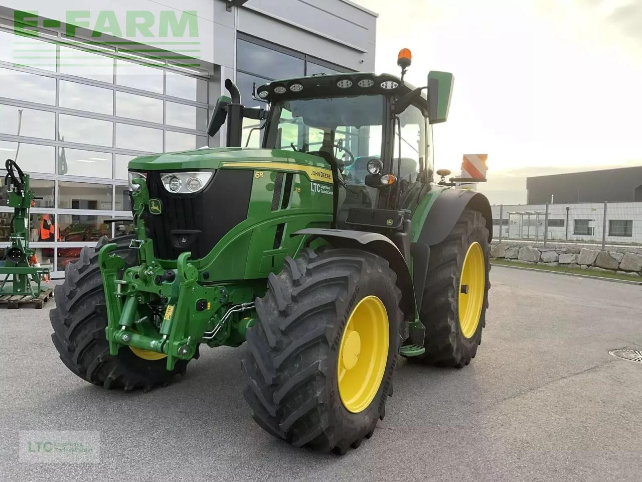 John Deere 6r 215 - Traktor: das Bild 1 John Deere 6r 215 - Traktor: das Bild 1