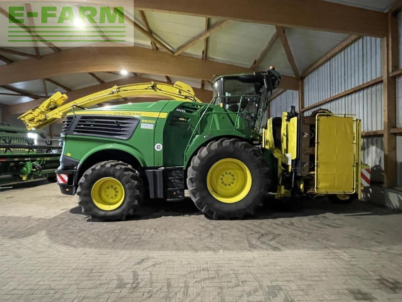 John Deere 9600 mit vorsatz motor neu! - Feldhäcksler: das Bild 2 John Deere 9600 mit vorsatz motor neu! - Feldhäcksler: das Bild 2