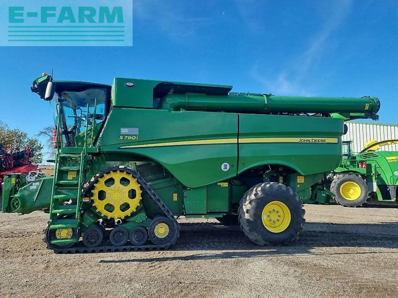 John Deere s790 my23 prod 30 - Mähdrescher: das Bild 2 John Deere s790 my23 prod 30 - Mähdrescher: das Bild 2