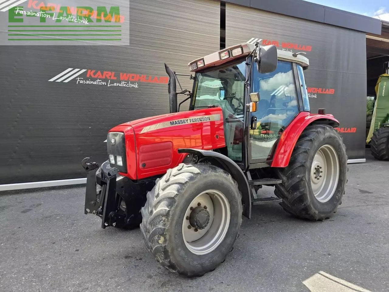 Massey Ferguson 6235-4 - Traktor: das Bild 2 Massey Ferguson 6235-4 - Traktor: das Bild 2
