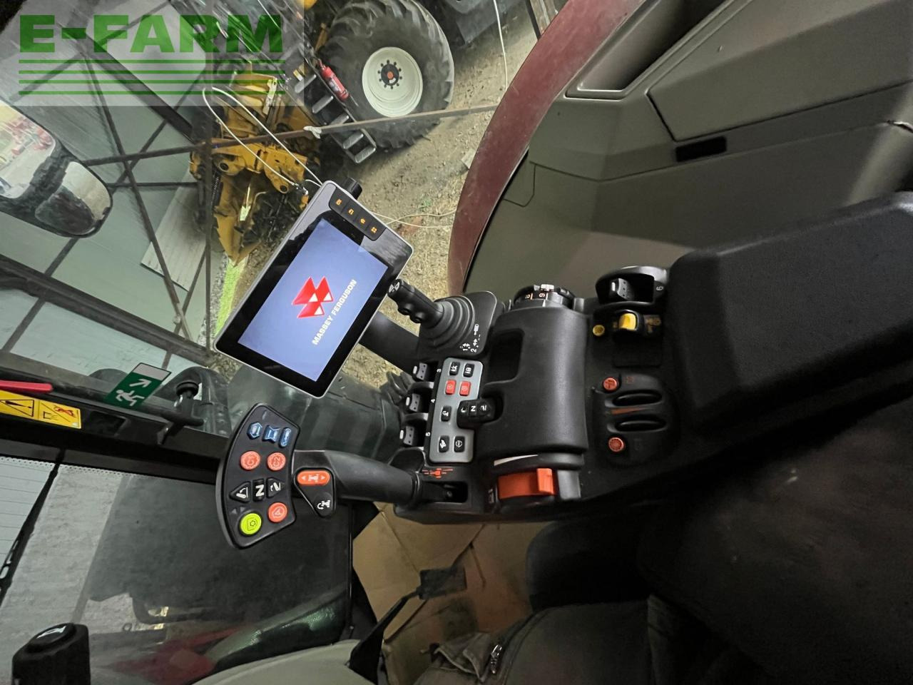 Massey Ferguson 8740S Dyna-VT - Traktor: das Bild 3 Massey Ferguson 8740S Dyna-VT - Traktor: das Bild 3