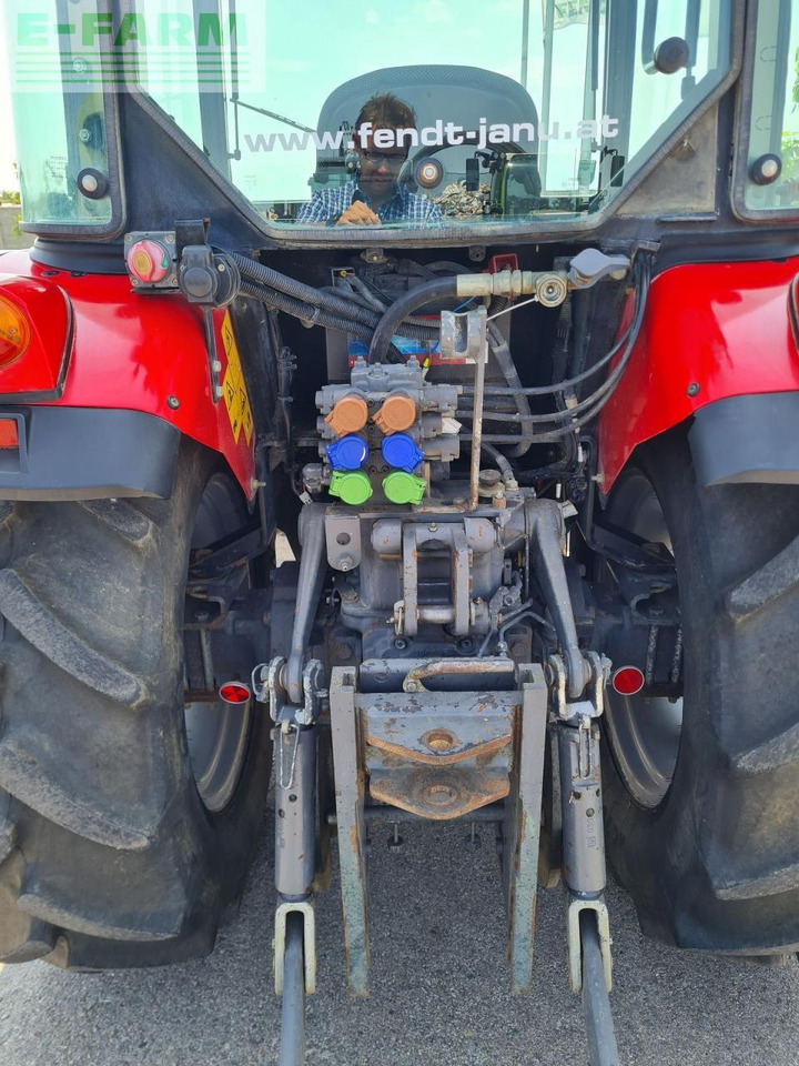 Traktor Massey Ferguson mf 3650 f: das Bild 6