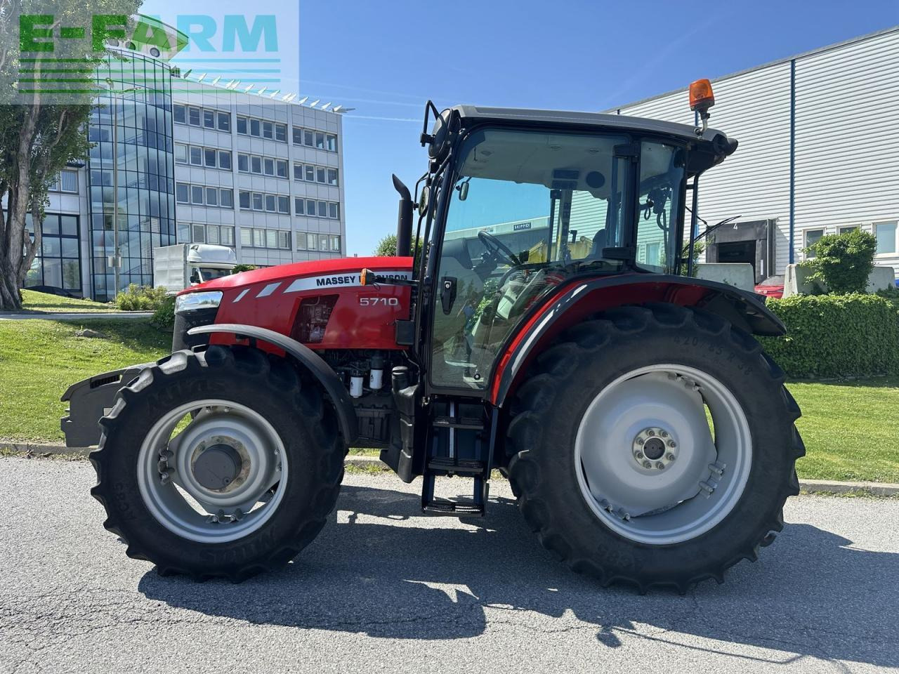 Massey Ferguson mf 5710 - Traktor: das Bild 4 Massey Ferguson mf 5710 - Traktor: das Bild 4