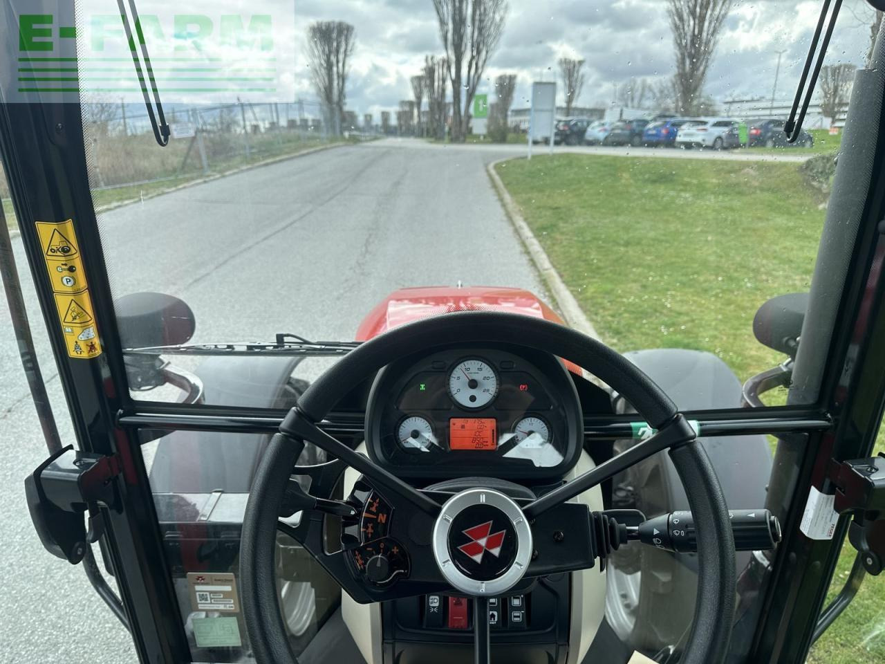 Massey Ferguson mf 5713 m - Traktor: das Bild 2 Massey Ferguson mf 5713 m - Traktor: das Bild 2