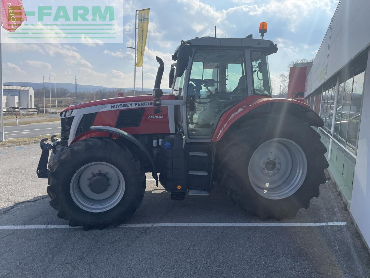 Massey Ferguson mf 7s.180 - Traktor: das Bild 3 Massey Ferguson mf 7s.180 - Traktor: das Bild 3